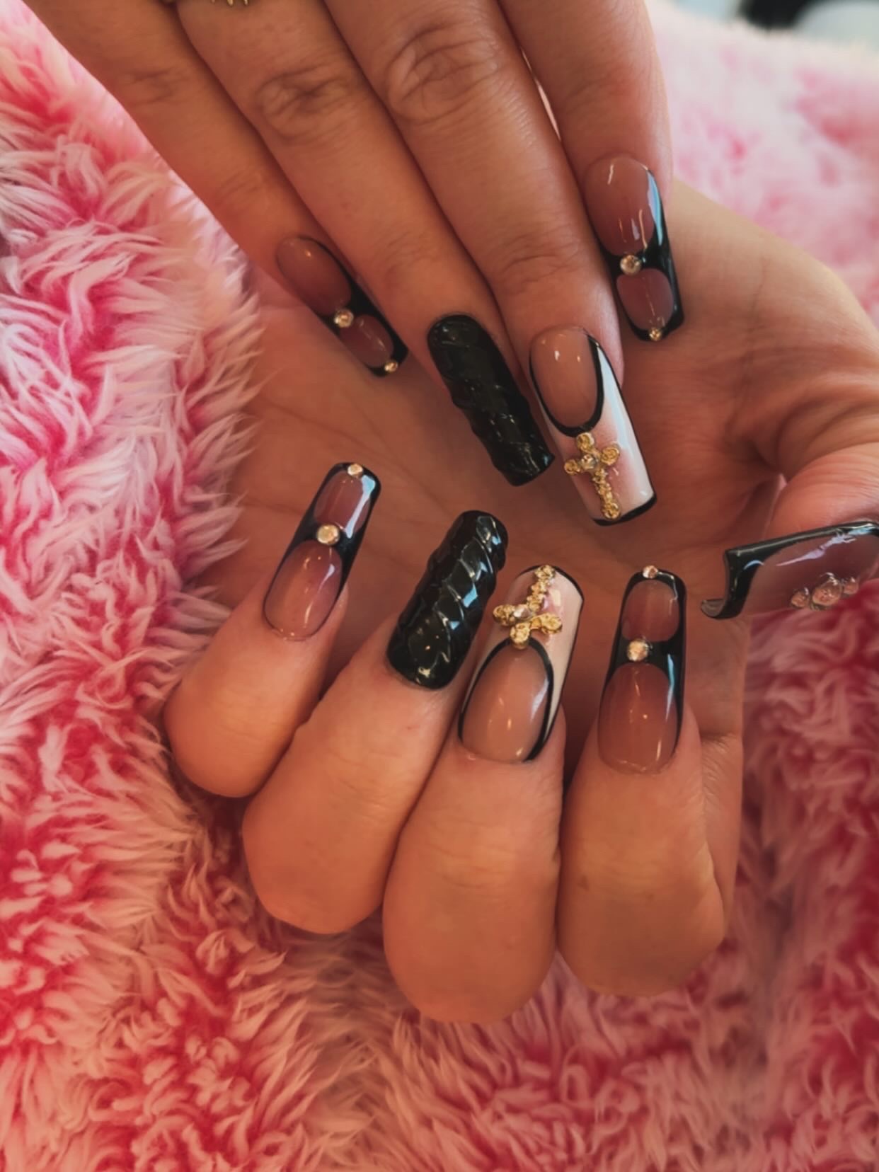 Sakura Nails logo